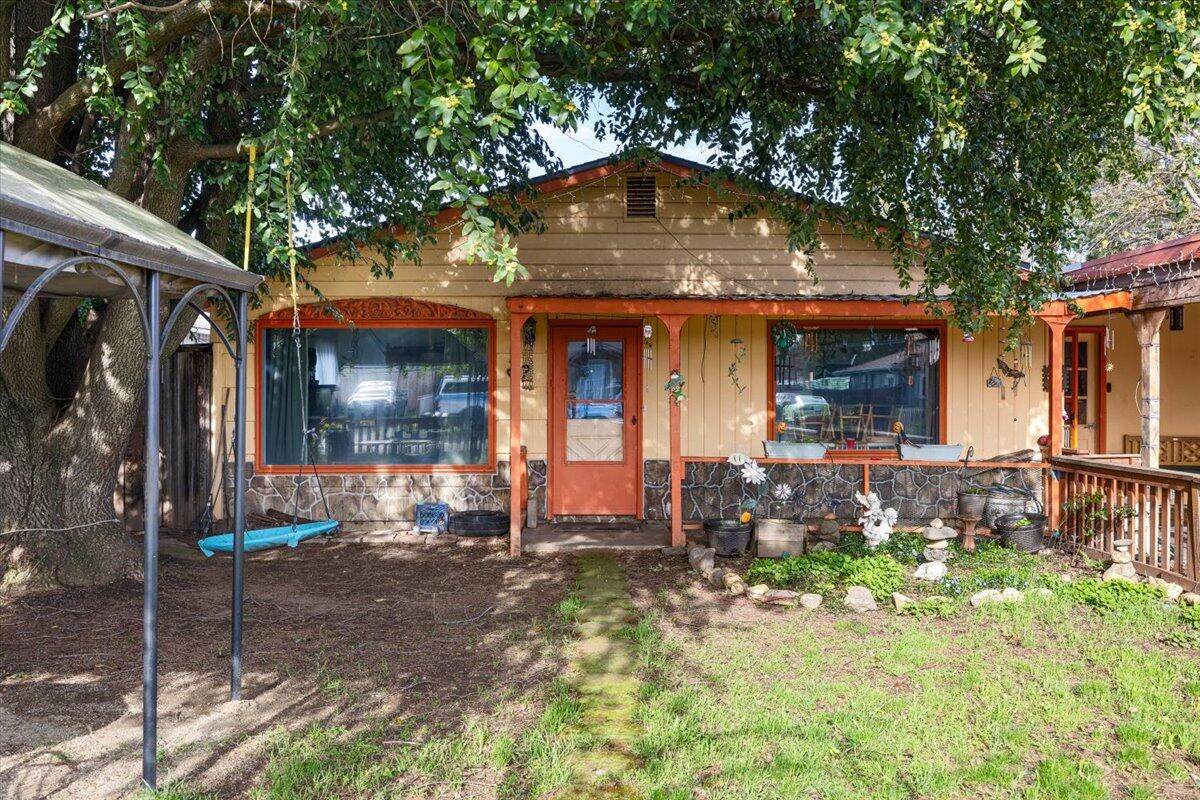 32 Chestnut Avenue - Photo 1