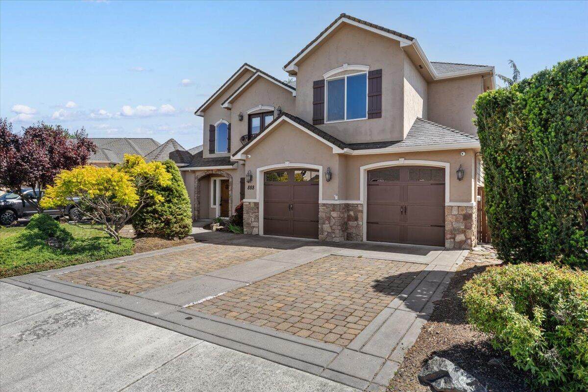 888 Arrowhead Trail - Photo 1