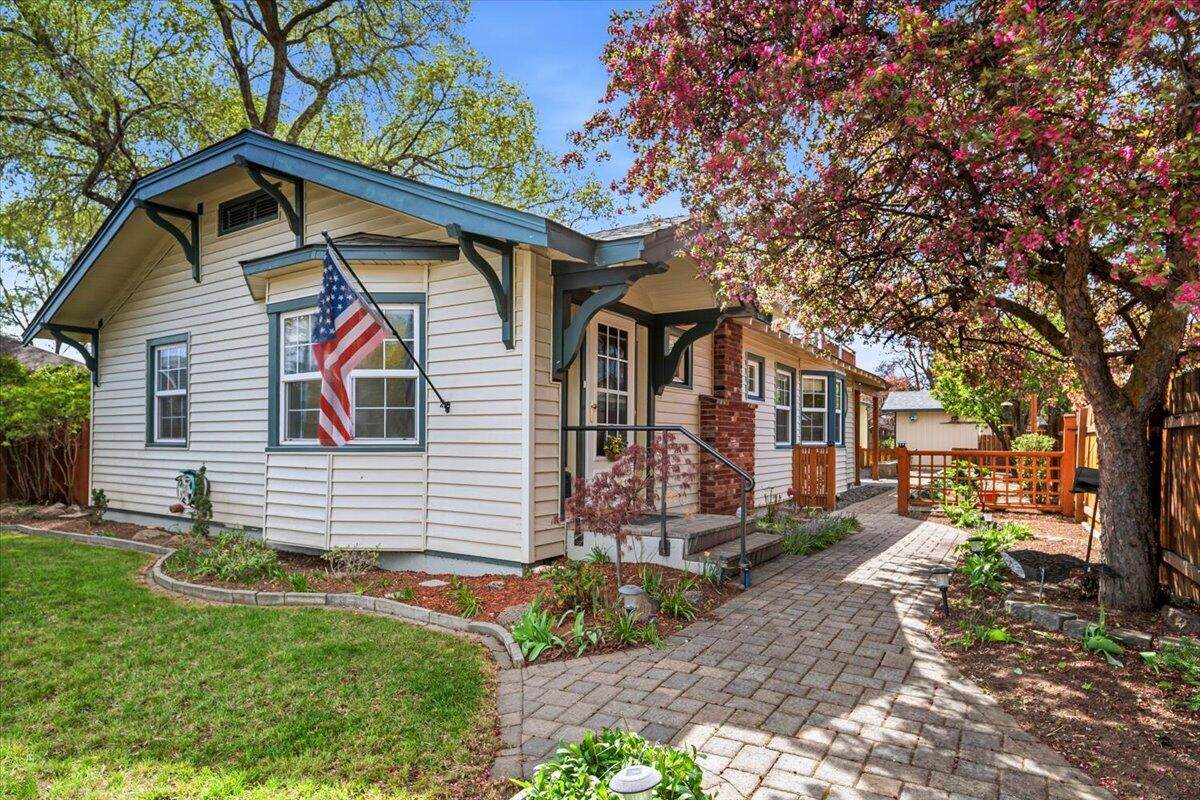 726 Birch Avenue - Photo 1
