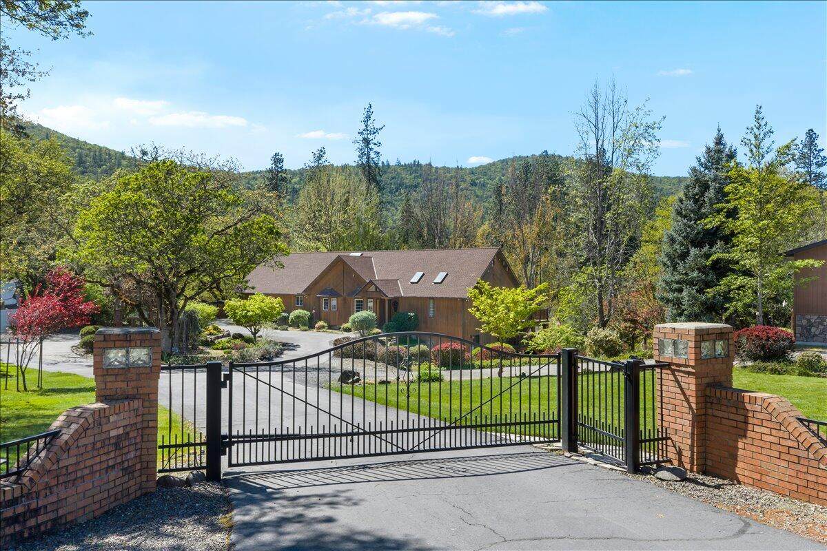 8959 John Day Drive - Photo 1