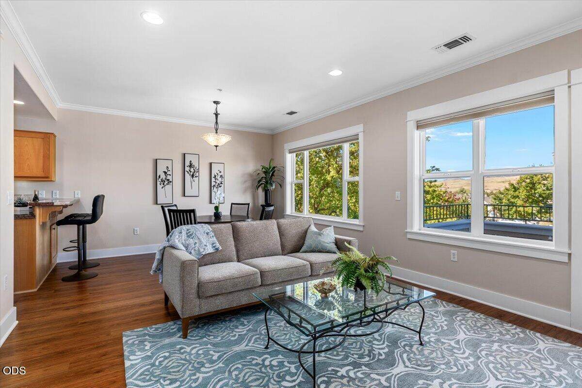 624 Fair Oaks Court - Photo 1