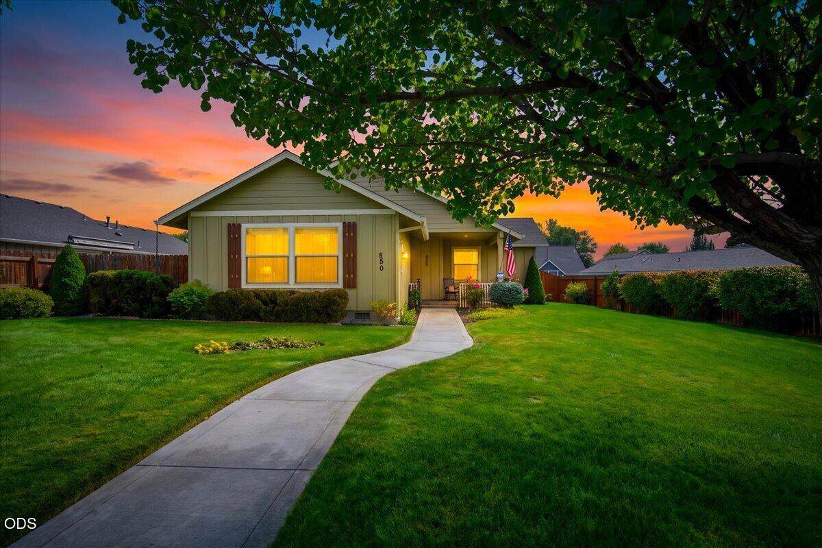 850 Quince Avenue - Photo 1