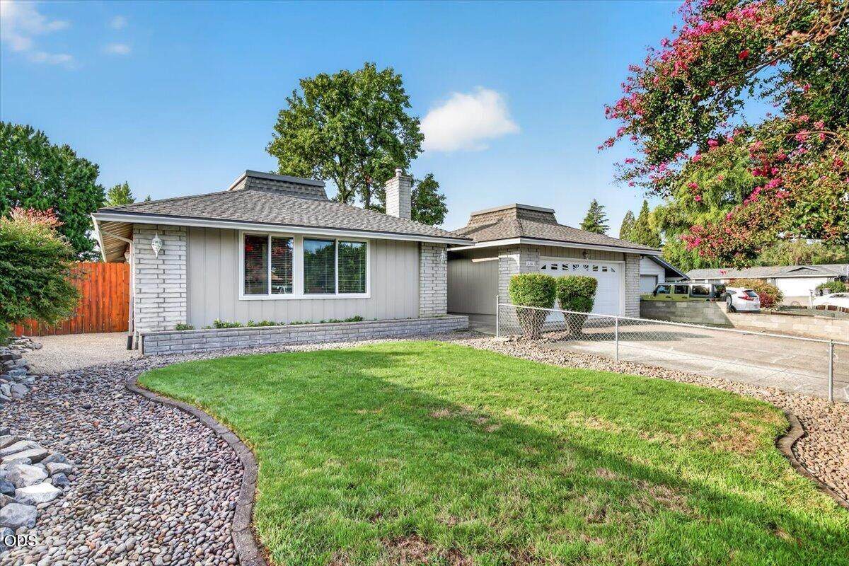 616 Hemlock Avenue - Photo 1