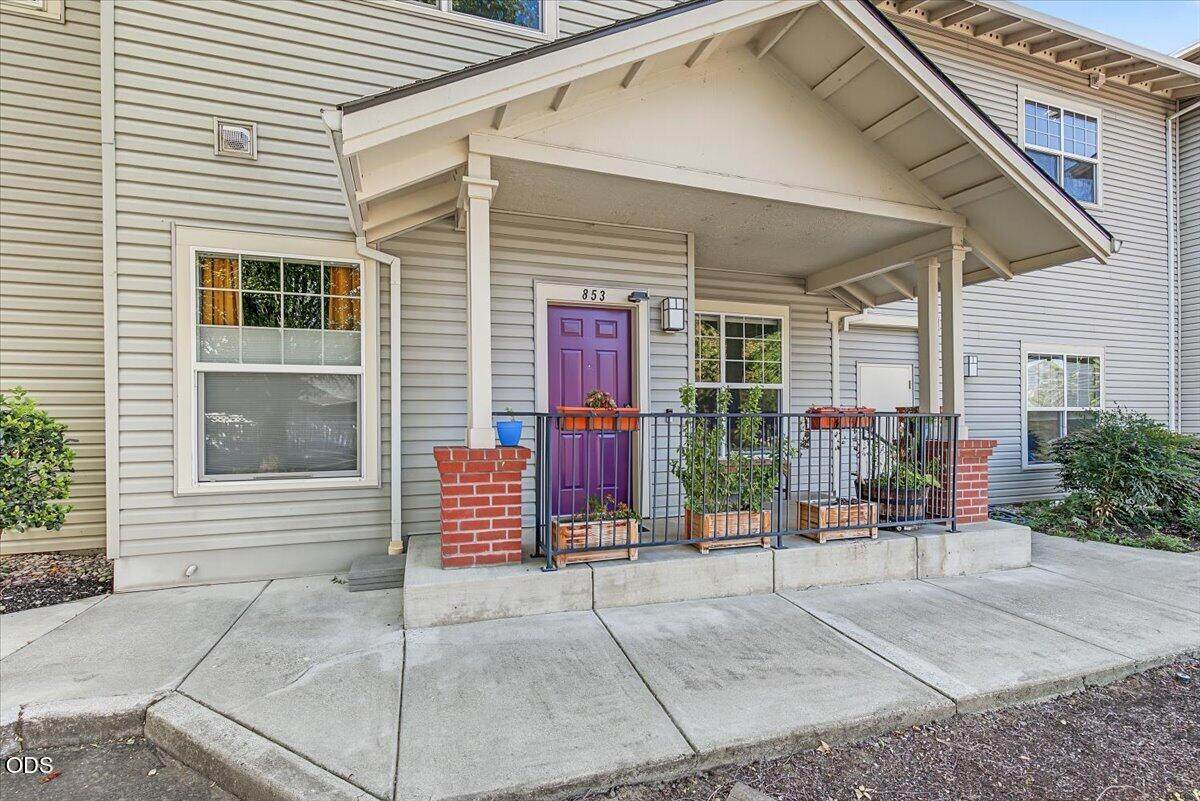 853 Pavilion Place - Photo 1