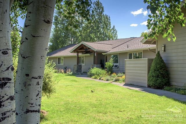 60475 Arnold Market Road, Bend, OR 97702 (MLS #201607574) :: Birtola Garmyn High Desert Realty