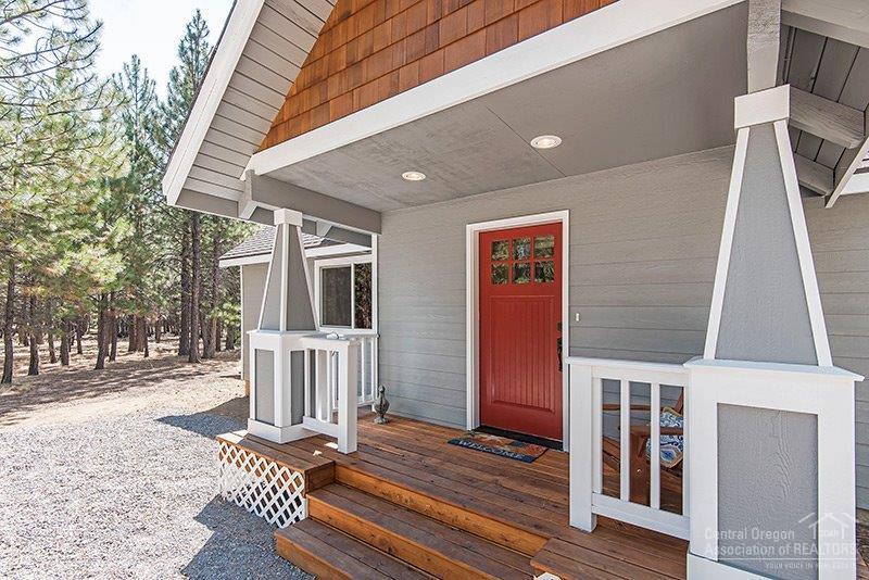 14467 Crossroads Loop, Sisters, OR 97759 (MLS #201608678) :: Birtola Garmyn High Desert Realty