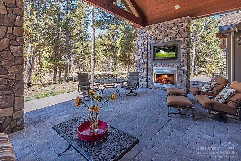 144 Sunstone Loop, Bend, OR 97707 (MLS #201609434) :: Birtola Garmyn High Desert Realty