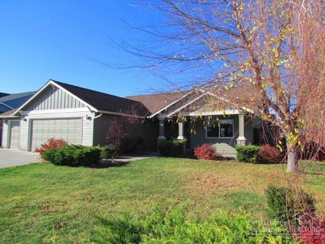 2125 NW 19th Place, Redmond, OR 97756 (MLS #201609770) :: Birtola Garmyn High Desert Realty