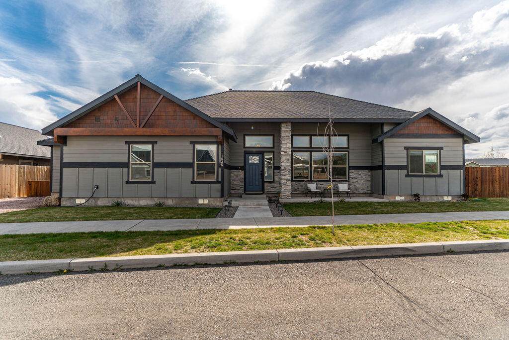 1035 Discovery Loop - Photo 1