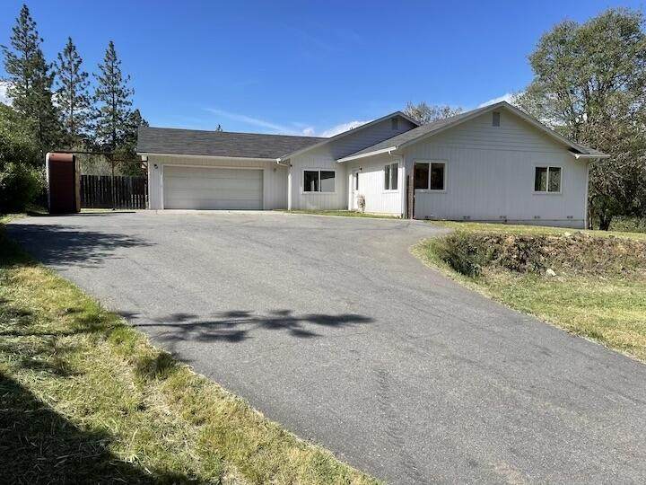 330 Hillview Drive - Photo 1