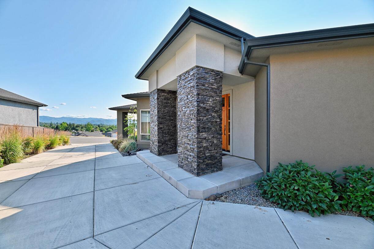 3303 Sky Way - Photo 1