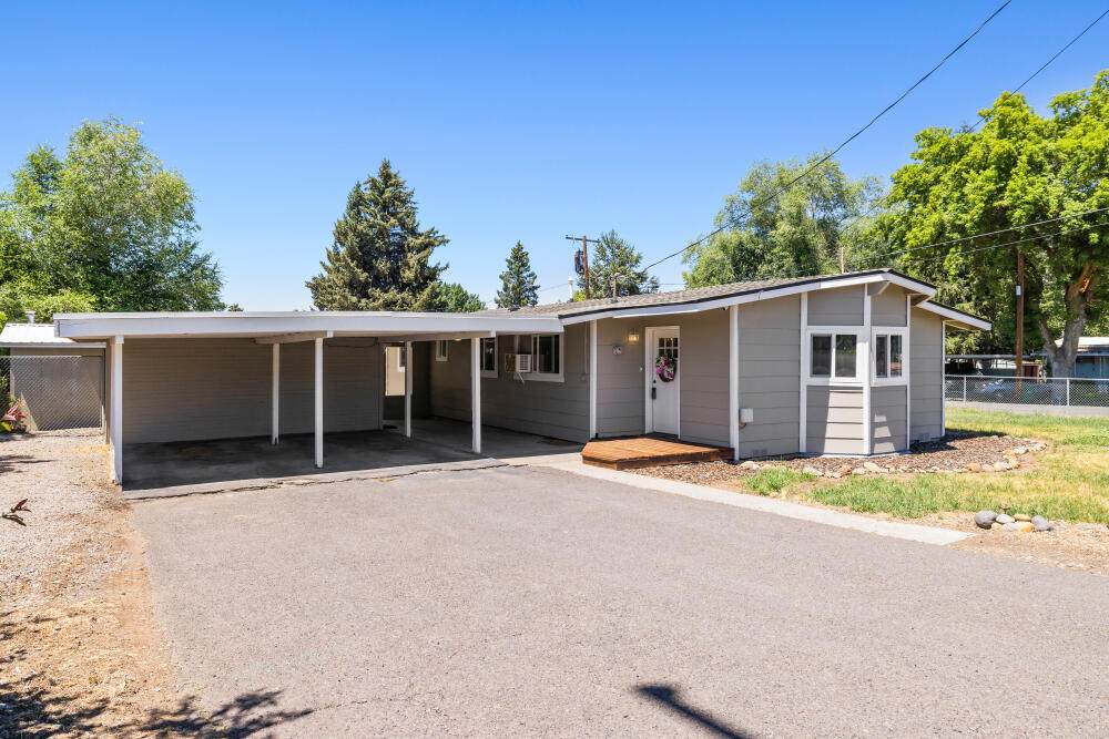 6160 Delaware Avenue - Photo 1