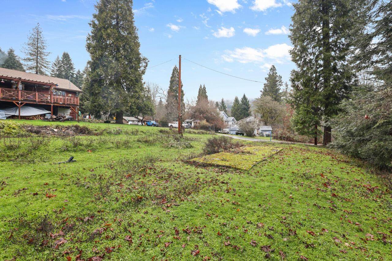 748 Willis Avenue - Photo 1