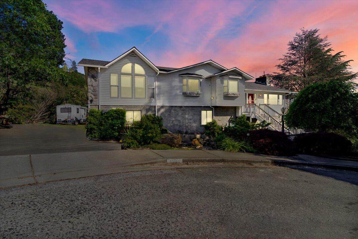 1489 View Drive - Photo 1
