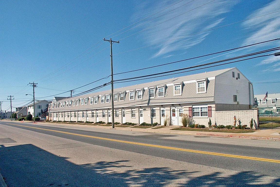 1208 Edgewater Ave - Photo 1