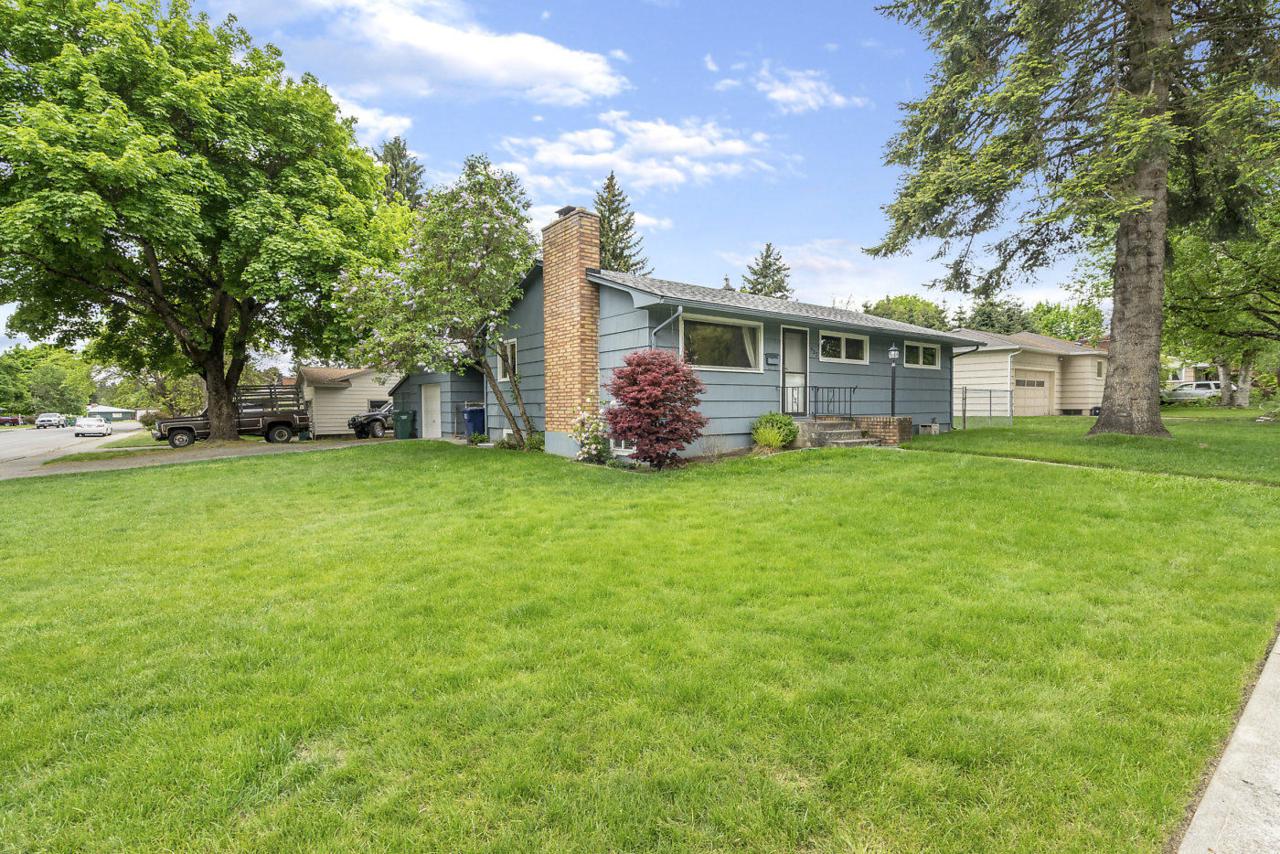 932 Homestead Ave - Photo 1