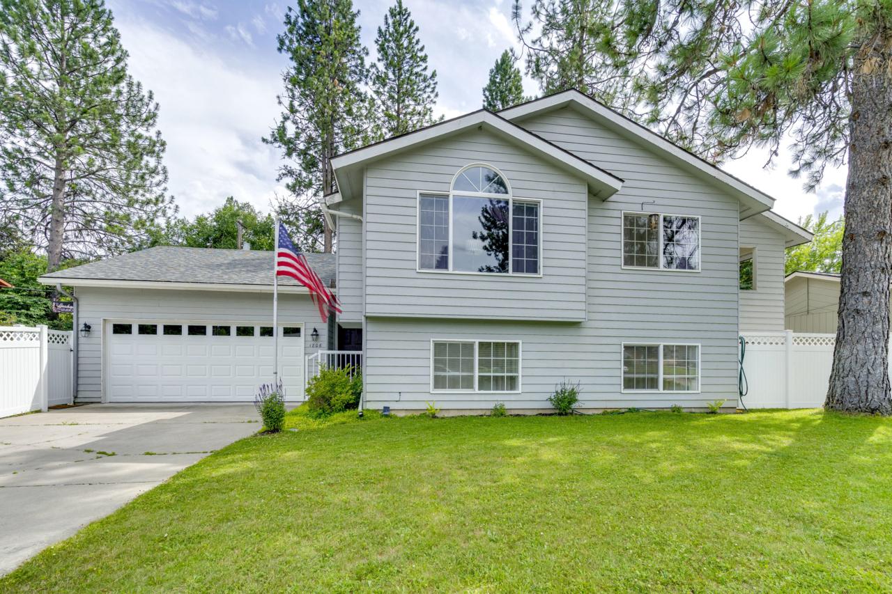 1806 Satre Ave - Photo 1