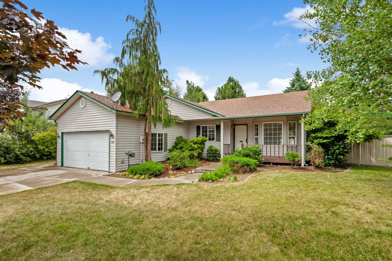 1751 Hampson Ave - Photo 1