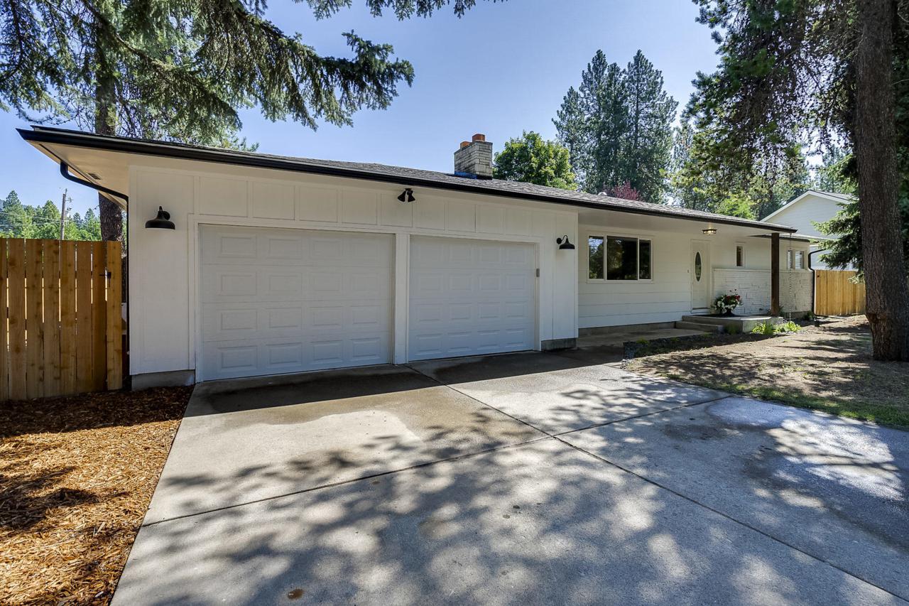 3870 Honeysuckle Dr - Photo 1