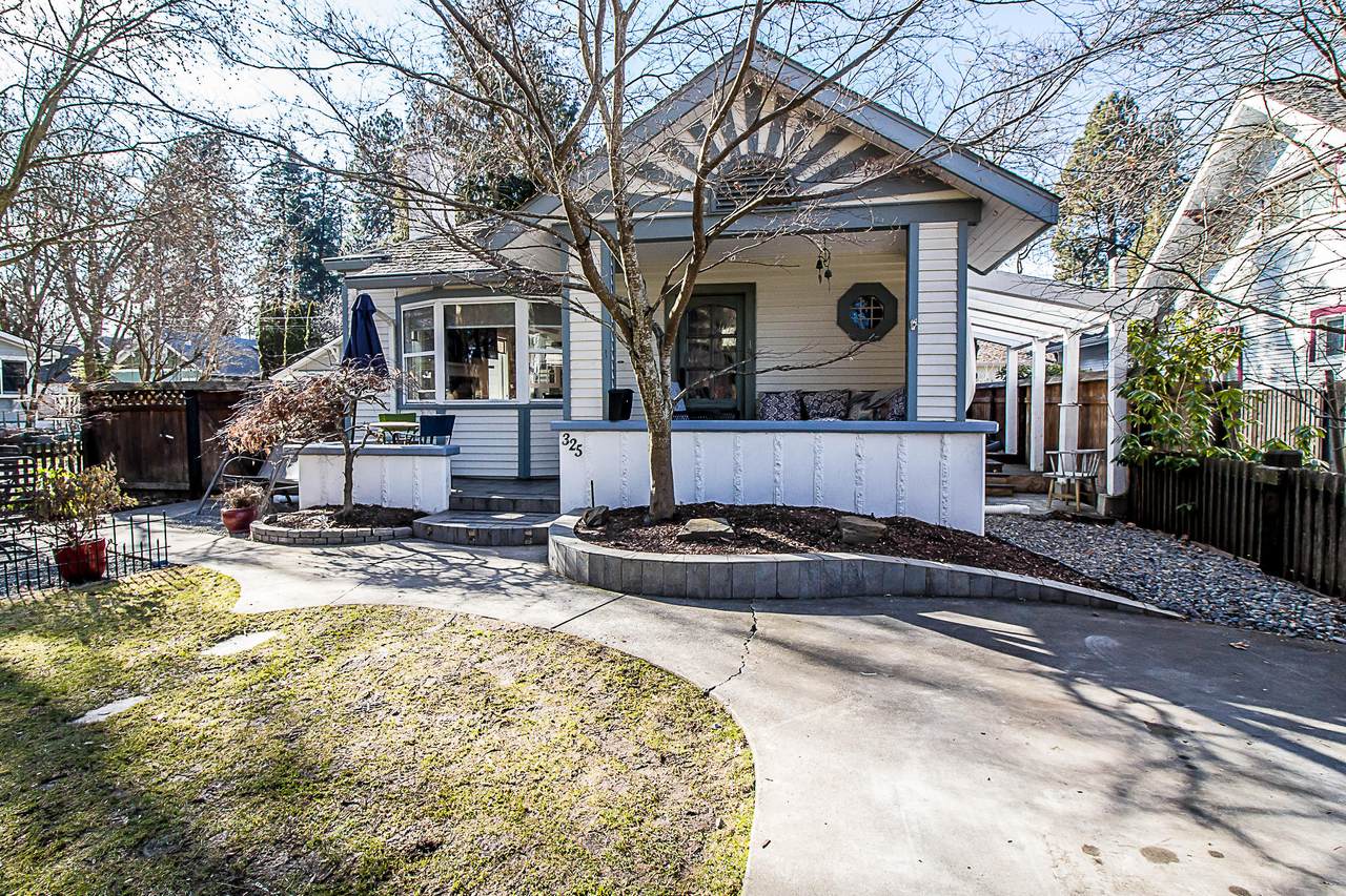 325 Park Dr - Photo 1