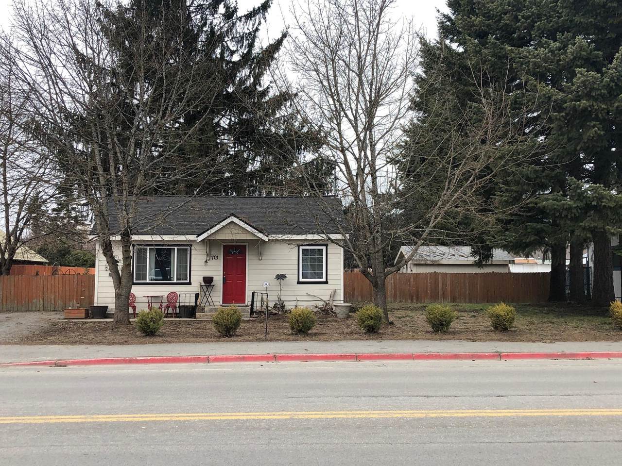 701 Division Ave - Photo 1