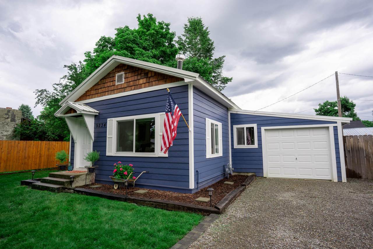 9234 Baack St - Photo 1