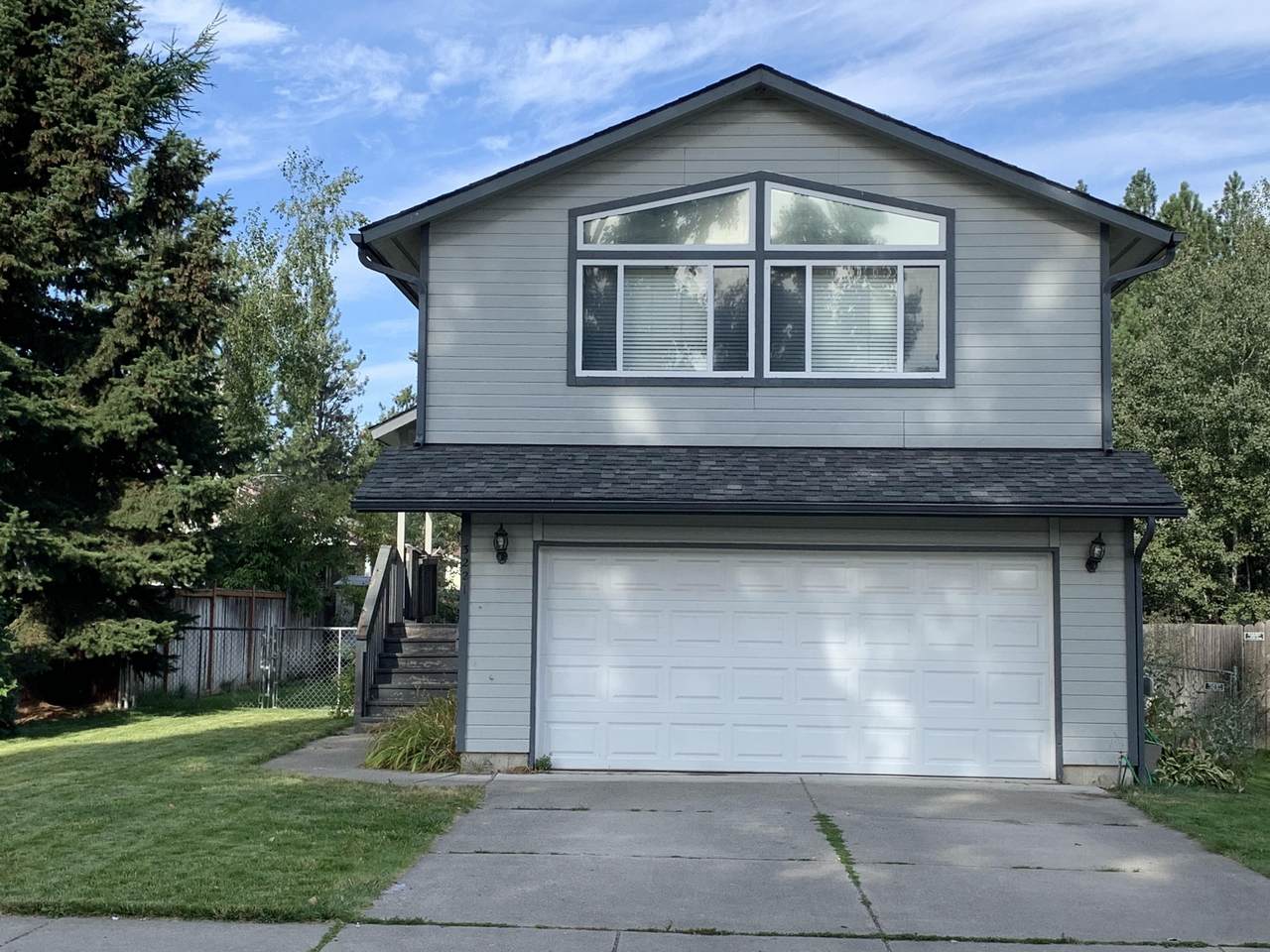 3221 10TH Pl - Photo 1