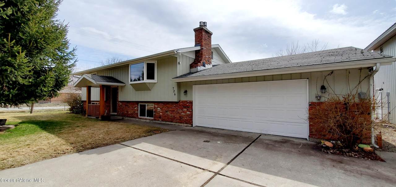 726 Dakota Ave - Photo 1