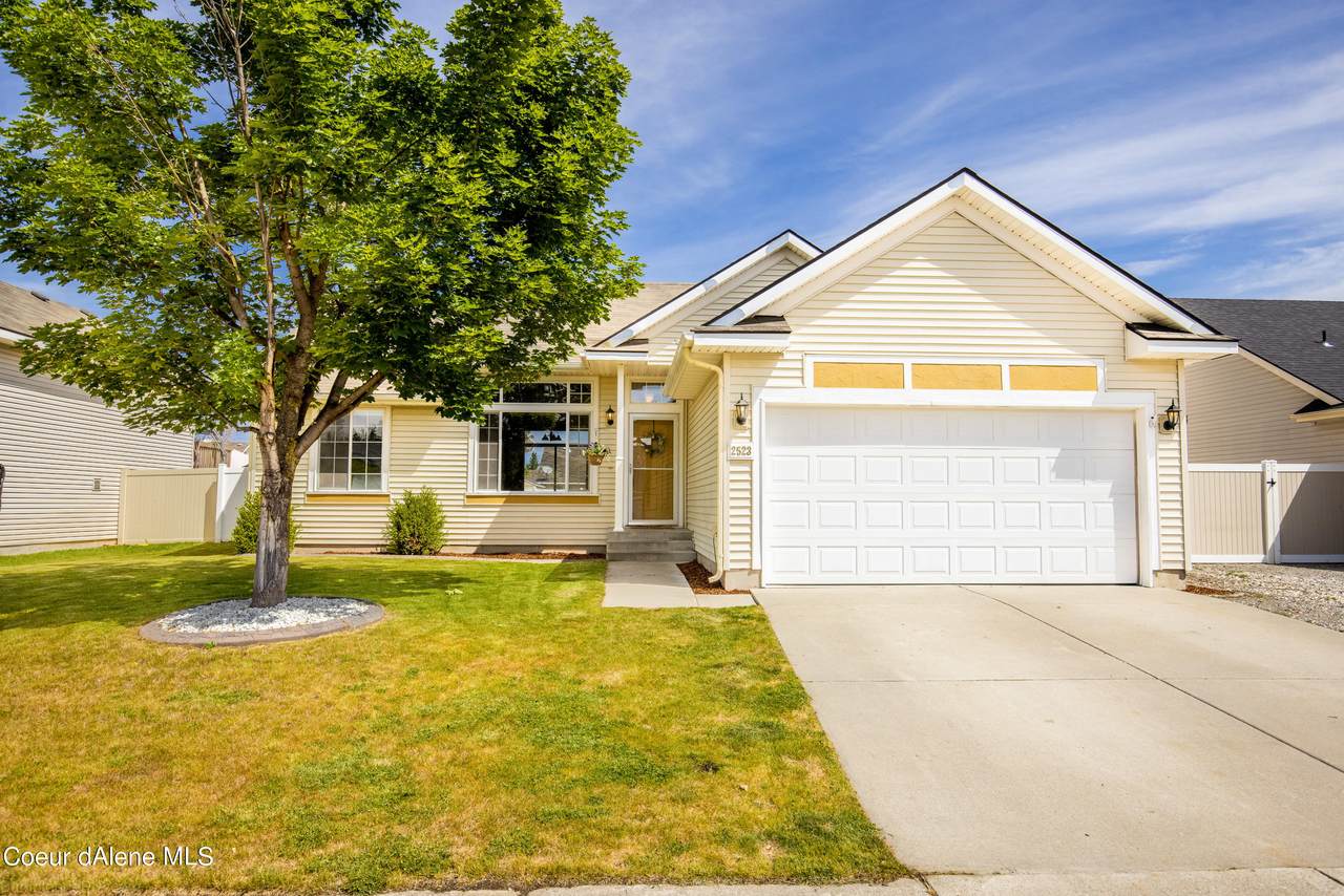 2523 Elmwood Dr - Photo 1