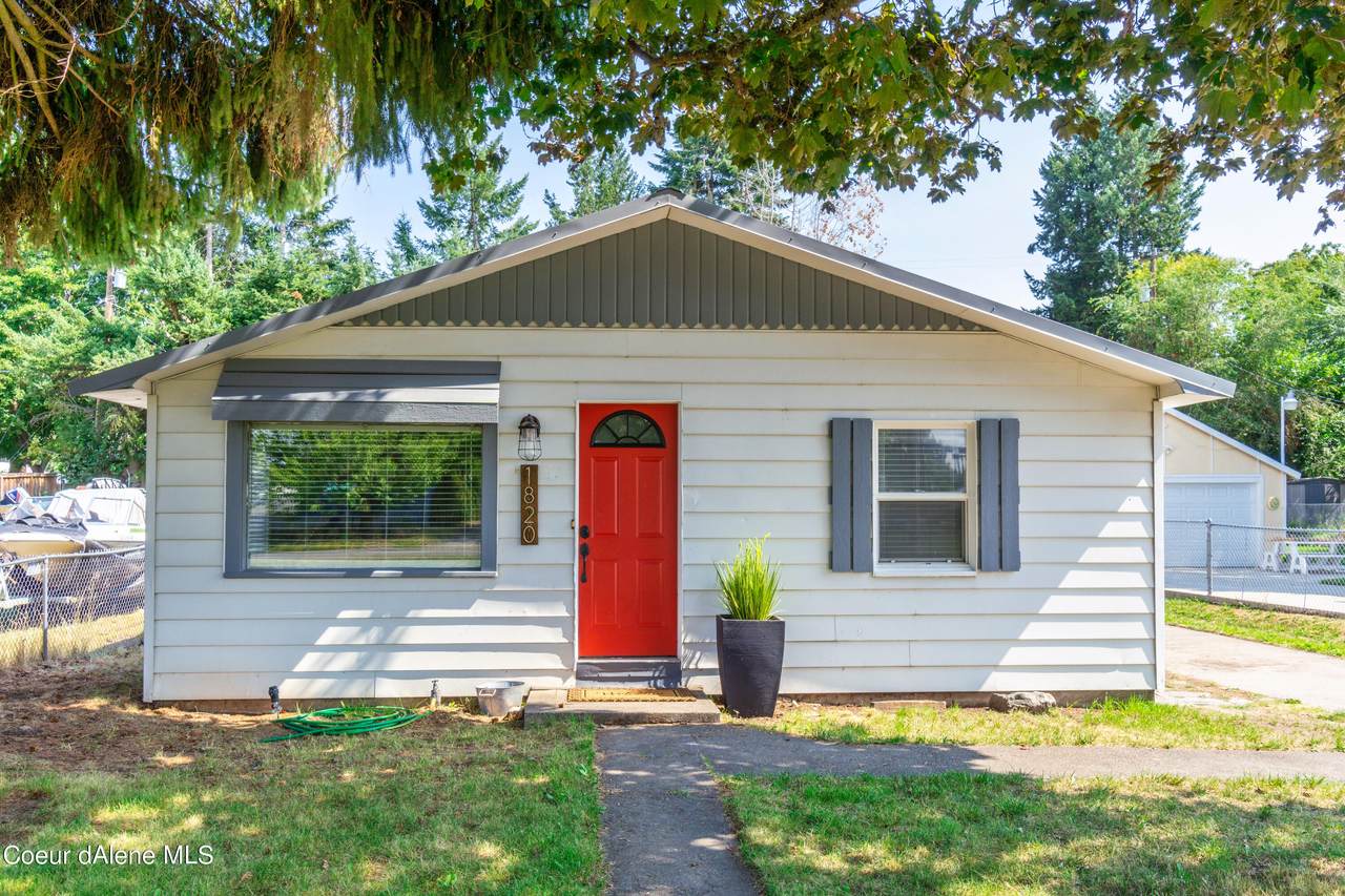 1820 5TH St - Photo 1