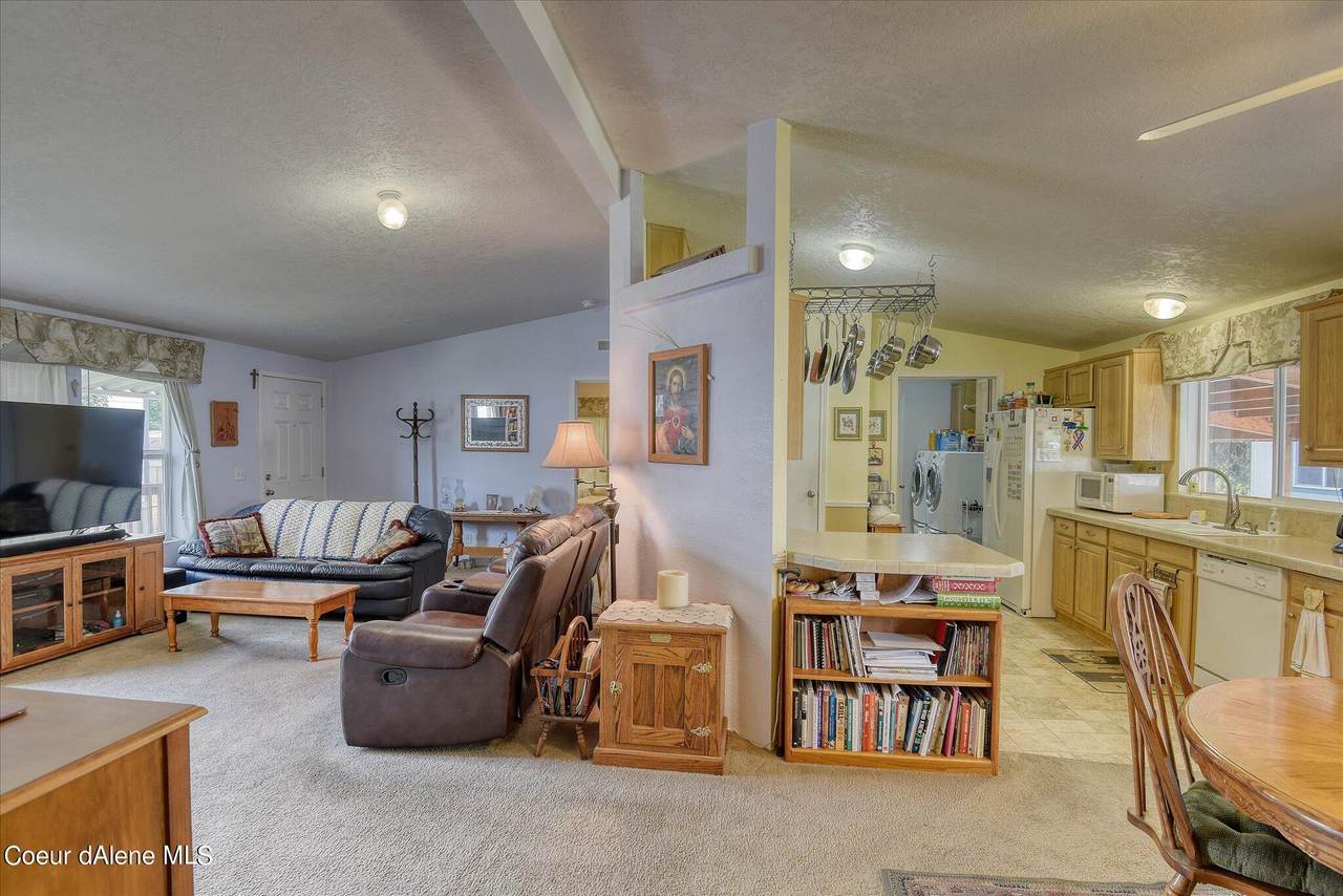2038 Yorkshire Ave - Photo 1