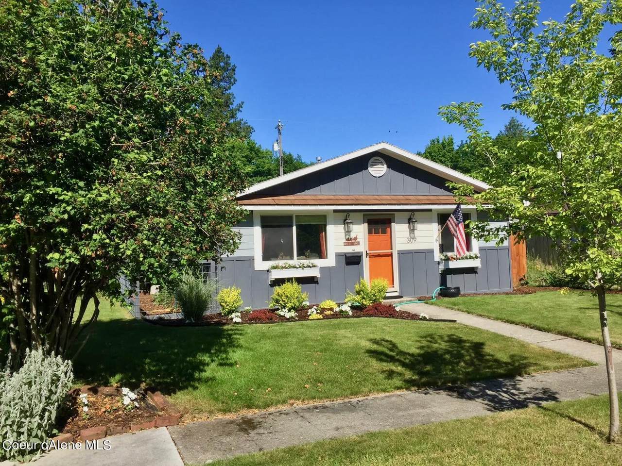309 14TH St - Photo 1