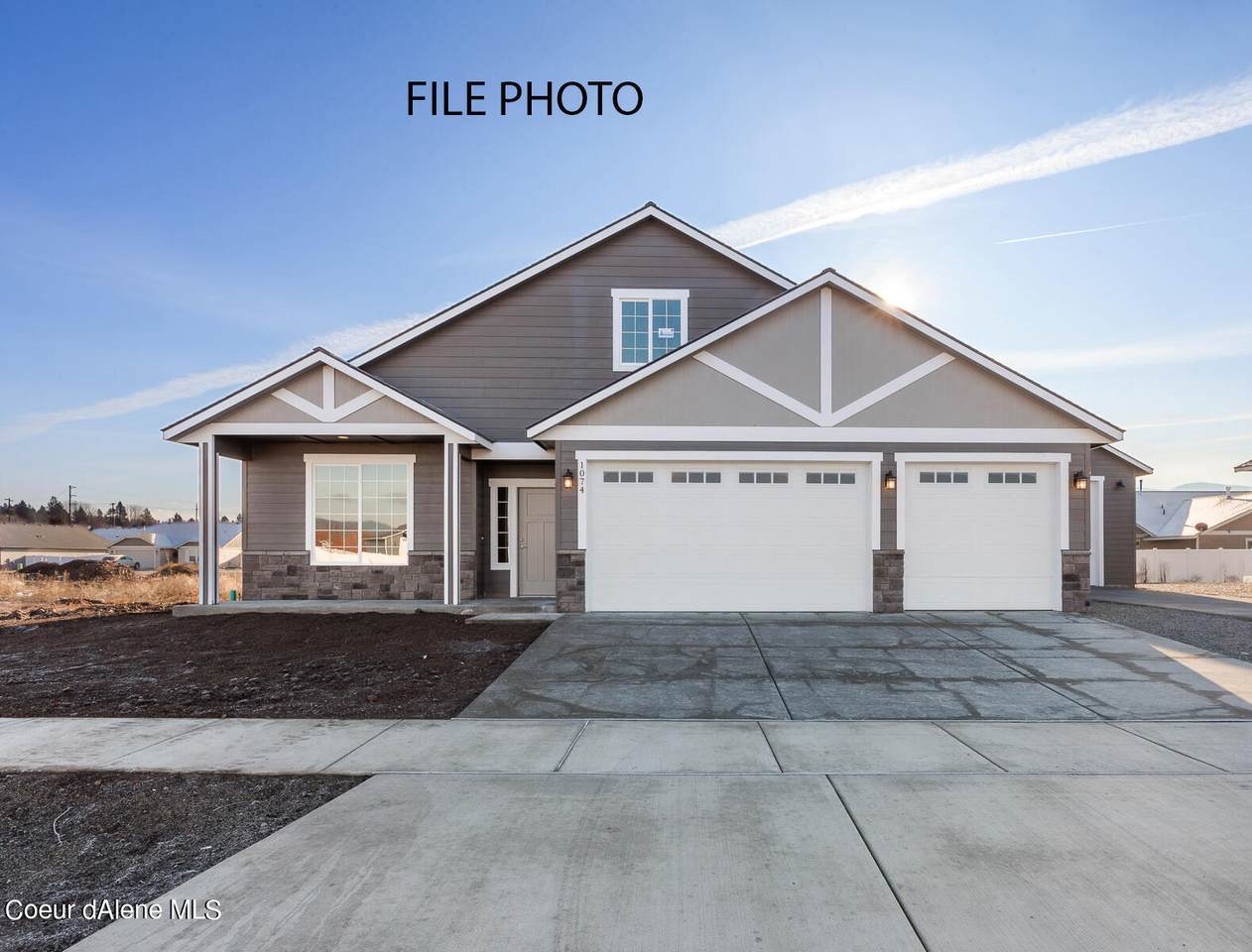 1237 Pickerel Ave - Photo 1