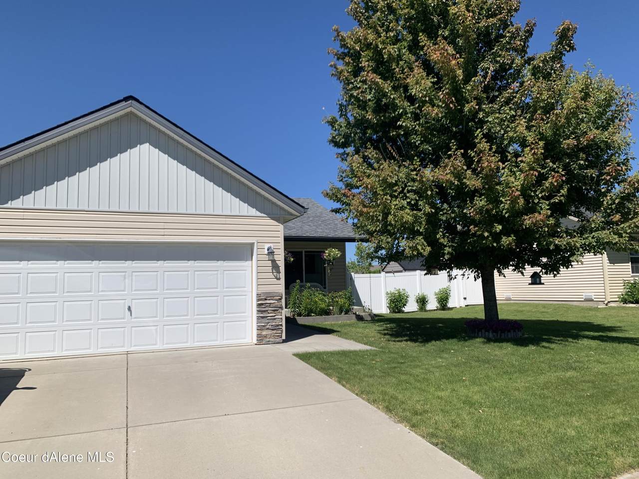 2710 Thrush Dr - Photo 1