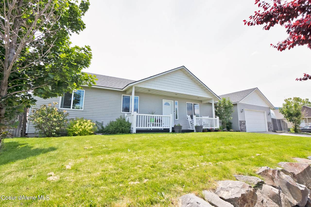 634 Stephanie St - Photo 1