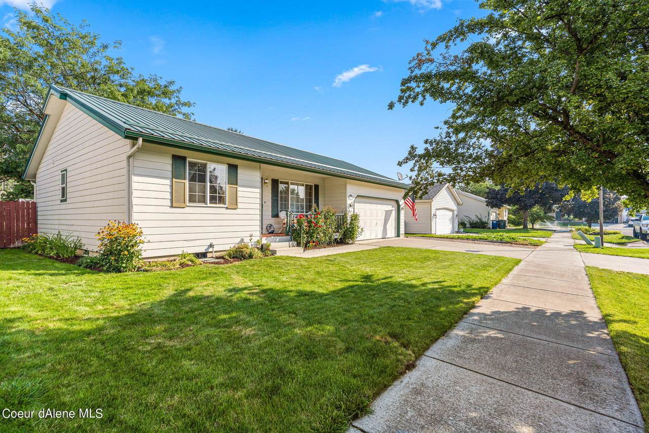 907 11TH Ave - Photo 1