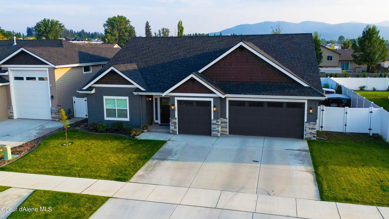 682 Ashworth Ln - Photo 1