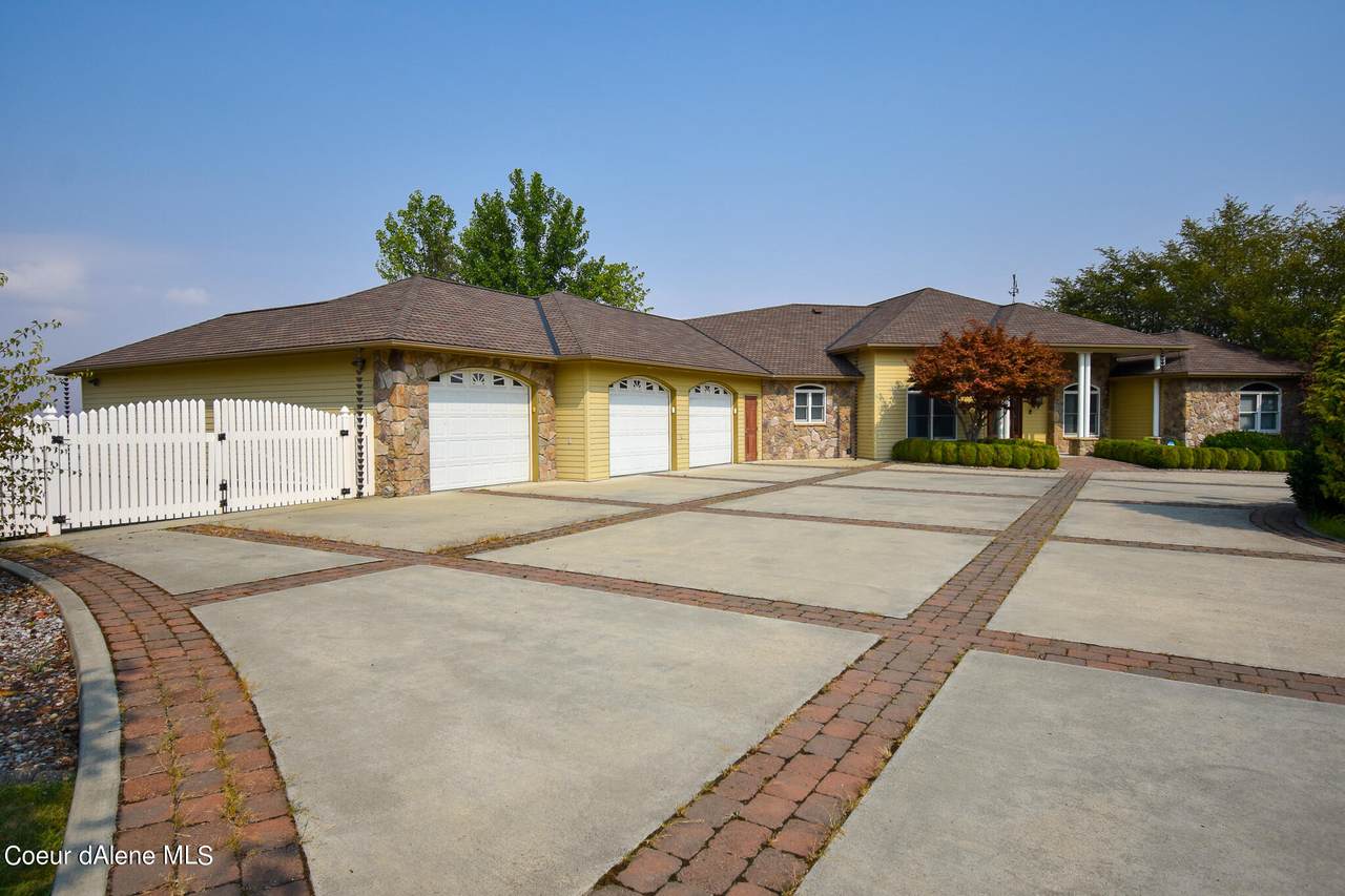 819 Cypress St - Photo 1