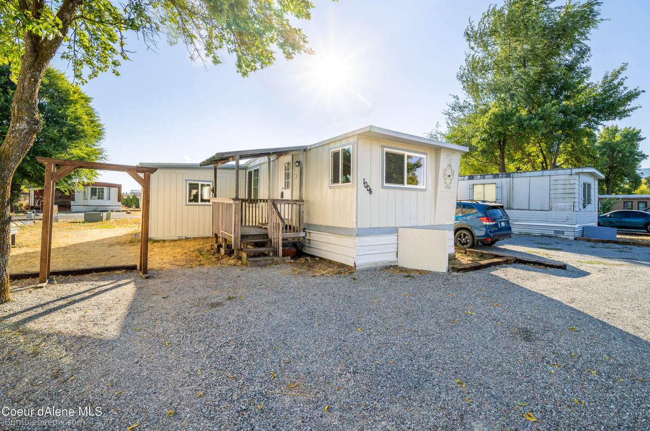 1006 Maranatha Dr - Photo 1