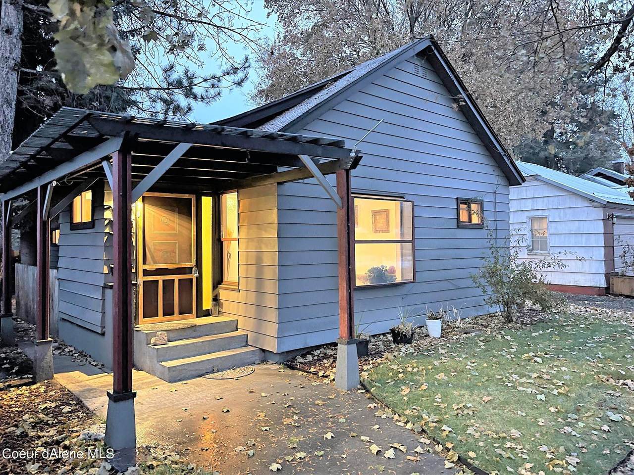 515 Montana Ave - Photo 1