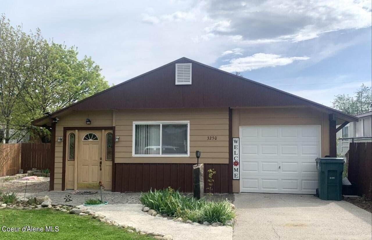3250 Ridge Dr - Photo 1