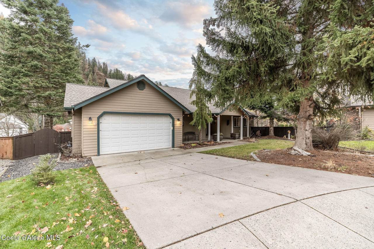 2890 Silvertip Ave - Photo 1