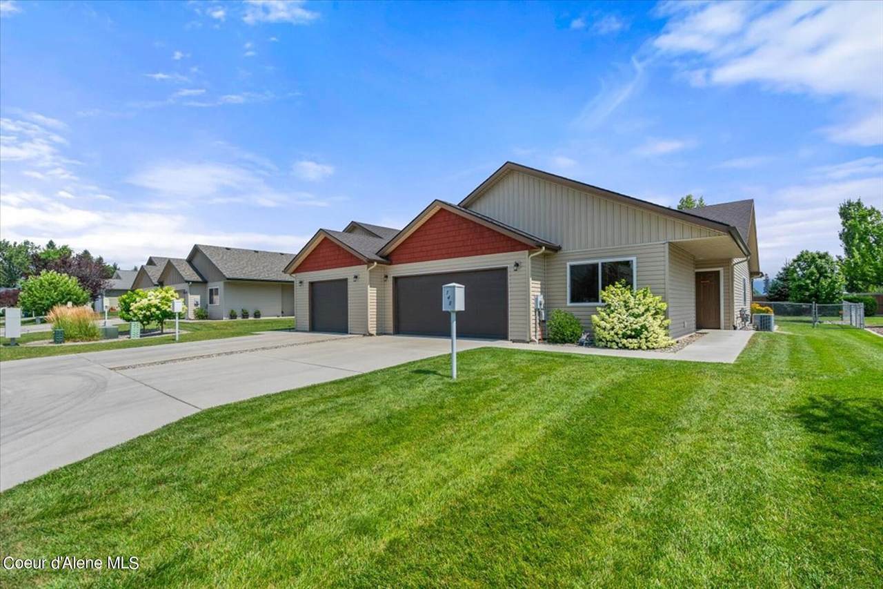 843 Woodlawn Drive - Photo 1