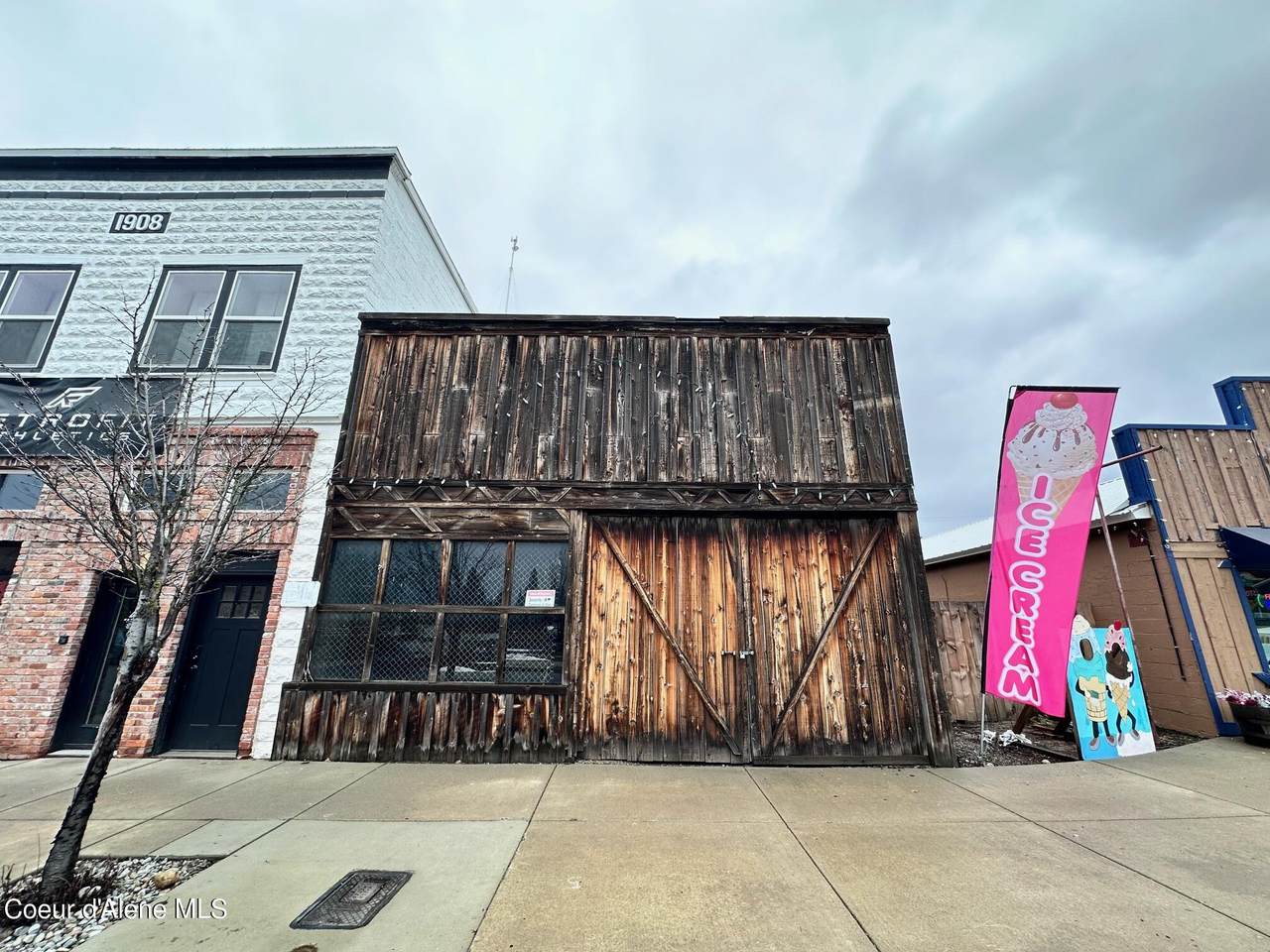 6141 Maine St - Photo 1