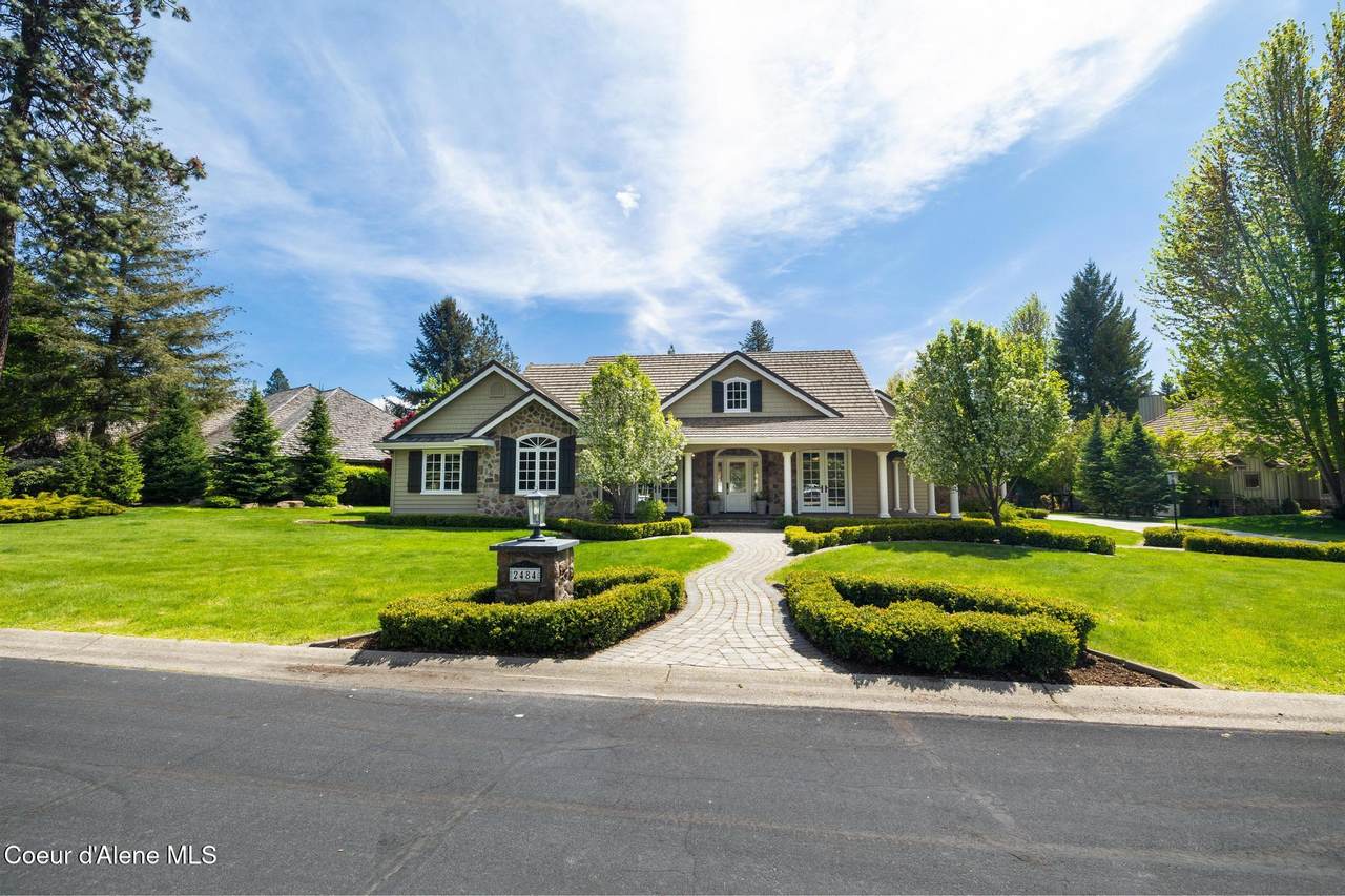 2484 Woodstone Dr - Photo 1