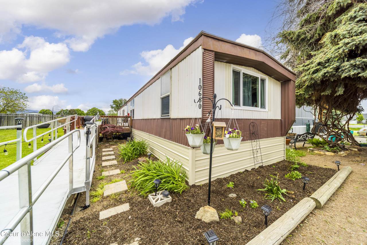 10660 Benoit St - Photo 1