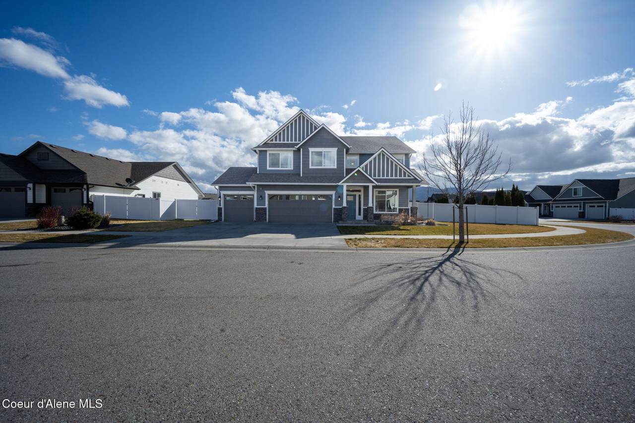 2447 Viking Loop - Photo 1