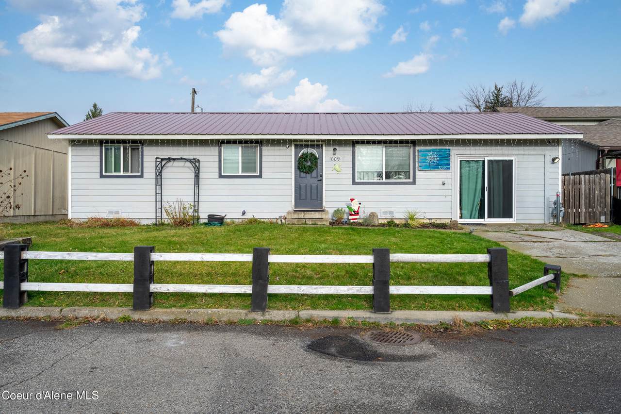 1609 Park Ln - Photo 1