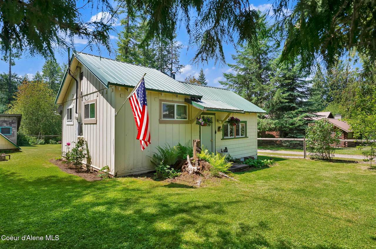 498 Lakeview Rd - Photo 1