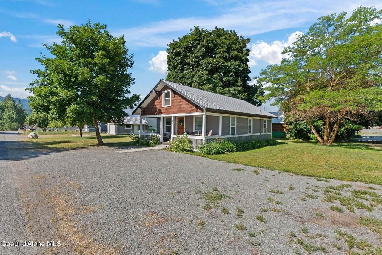 372 Jefferson Ave - Photo 1